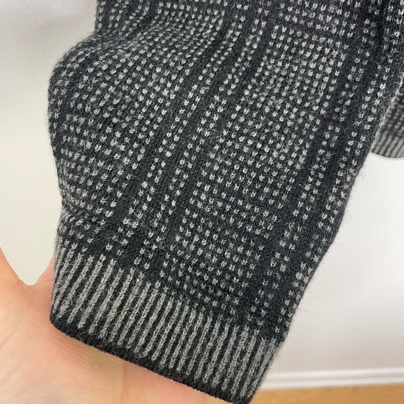 VINTAGE Pierre Cardin plaid print merino wool blend sweater - Picture 5 of 7